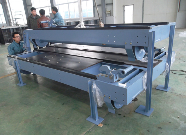 Roll changing platform